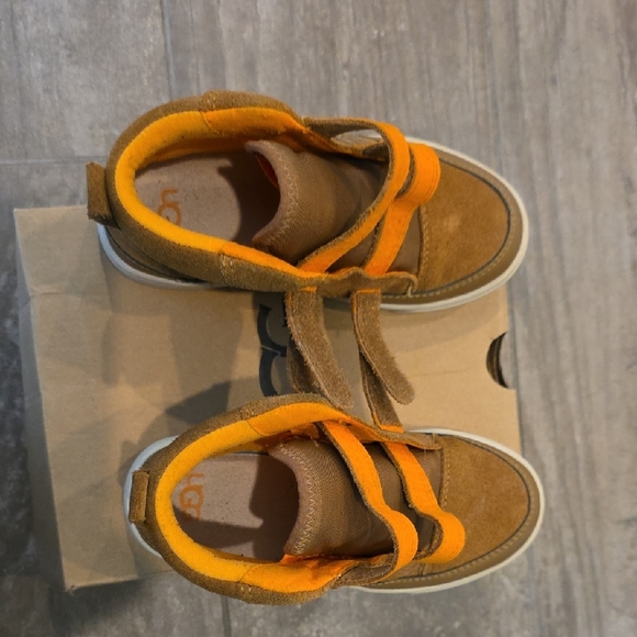 UGG Kids Tan Boots - Picture 3 of 8